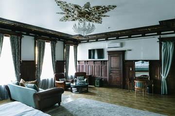 Исторический гранд-люкс с видом на площадь в Гостинице Росси