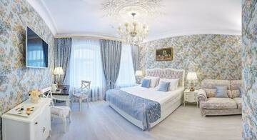 Люкс (вид на площадь / набережную) в Гостинице Росси